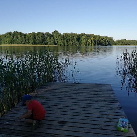 Domek Nad Jeziorem Koszajny Esterno foto